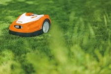 Газонокосилка-робот STIHL RMI 422.2 [800 м² / 20 см / 9 кг]