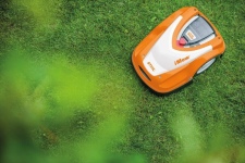 Газонокосилка-робот STIHL RMI 422.2 [800 м² / 20 см / 9 кг]
