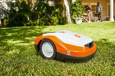 Газонокосилка-робот STIHL RMI 522 C [2100м² / 20 см / 10 кг]